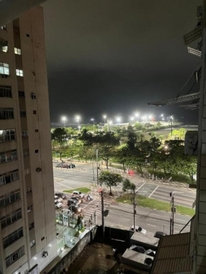 Apto bem localizado, em frente a praia e vista ao mar